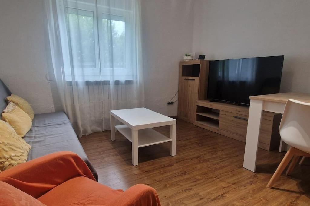 Apartamento En Oviedo 646A ภายนอก รูปภาพ